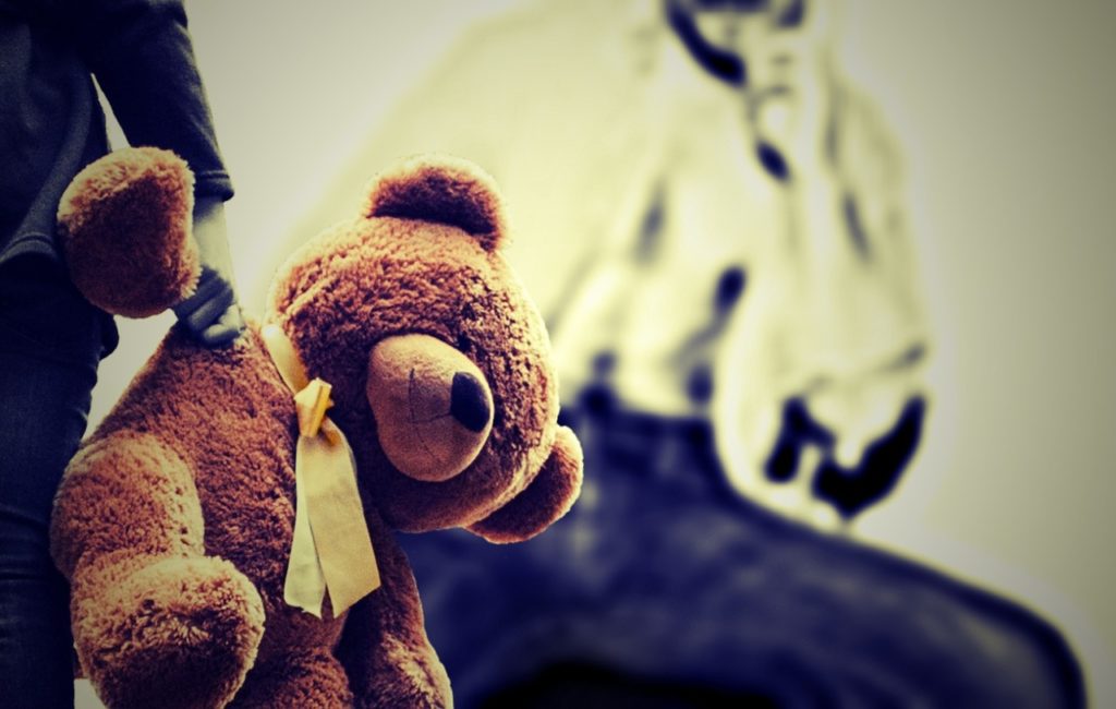 34-årig udvist: begik seksuelle overgreb mod kærestens børnebørn